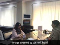 Smriti Irani 'Delighted' To Meet Twinkle Khanna And Discuss <i>PadMan</i>