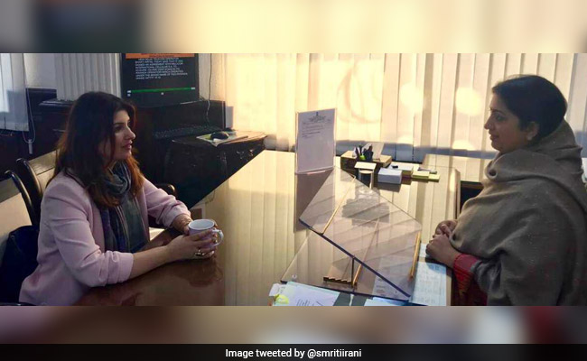 Smriti Irani 'Delighted' To Meet Twinkle Khanna And Discuss <i>PadMan</i>