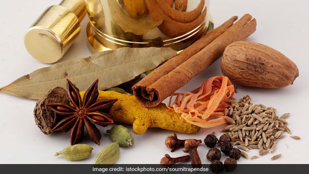 Cooling Spices: गर्मियों में ये 5 मसाले रखते हैं शरीर को अंदर से ठंडा, पेट फूलना, अपच और चकत्तों से भी दिलाएं छुटकारा