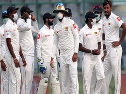 IND vs SL: चौथे दिन भी श्रीलंकाई खिलाड़ियों पर छाया रहा प्रदूषण का खौफ, मास्क पहनकर मैदान में उतरे IND vs SL: चौथे दिन भी श्रीलंकाई खिलाड़ियों पर छाया रहा प्रदूषण का खौफ, मास्क पहनकर मैदान में उतरे