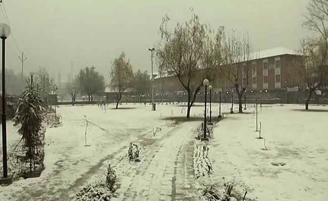 Kashmir Valley Cut Off After Rain, Snow. Highway Blocked, Flights Hit