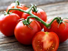 Eating Tomatoes and Apples May Help Keep Your Lungs Healthy: Study