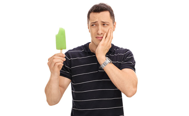 How Do You Stop Sensitive Teeth Pain? दांतों में लगता है ठंडा-गर्म, होती है झनझनाहट, तो तुरंत राहत दिलाएंगे ये आसान उपाय, एक बार आजमाएं ये घरेलू नुस्खे