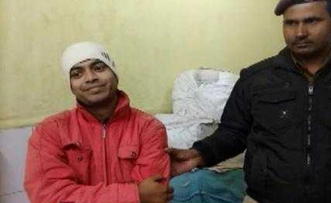 नकली TTE बनकर लोगों से ऐंठ रहा था पैसे, पुलिस ने पकड़ा तो खुद को बताने लगा IPS ऑफिसर