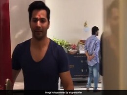 VIDEO: लिविंग एरिया से बेडरूम तक, अंदर से ऐसा दिखता है वरुण धवन का नया घर VIDEO: लिविंग एरिया से बेडरूम तक, अंदर से ऐसा दिखता है वरुण धवन का नया घर