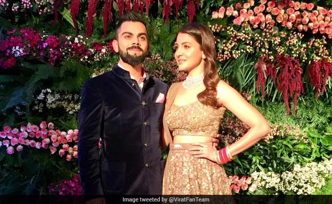 Virat Anushka Mumbai Reception: Virushka ने ली ग्रैंड एंट्री, सहवाग-गावस्कर सहित कई मेहमान पहुंचे, देखें Insides Photos