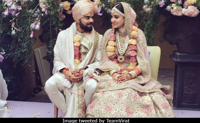 Virat Kohli Sings As Anushka Sharma Listens - Watch Trending Video