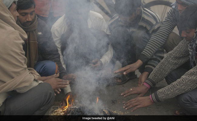उत्तर भारत में हाड़ कंपाने वाली ठंड का कहर जारी, उत्तर प्रदेश में चार की मौत