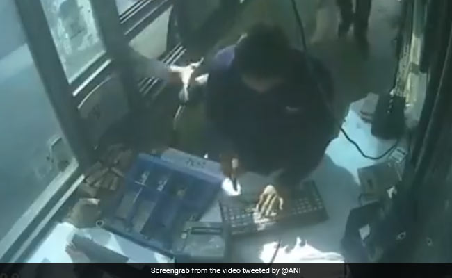 Woman Collector Assaulted At Toll Booth In Gurgaon. Caught On CCTV