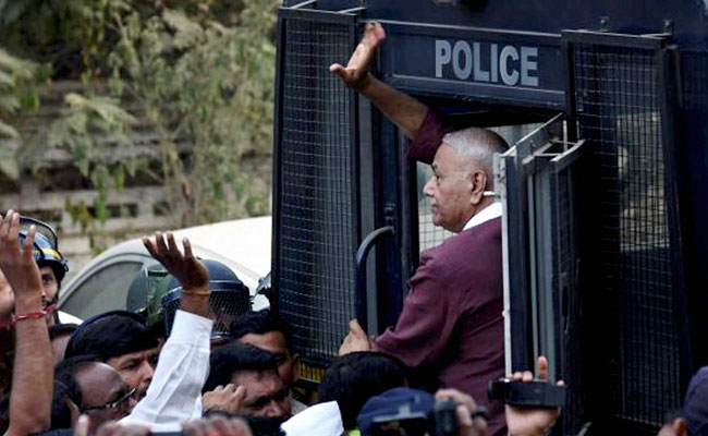 Yashwant Sinha Calls Off Farmers' Protest After Talks With Maharashtra Chief Minister