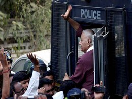 Yashwant Sinha Calls Off Farmers' Protest After Talks With Maharashtra Chief Minister Yashwant Sinha Calls Off Farmers' Protest After Talks With Maharashtra Chief Minister