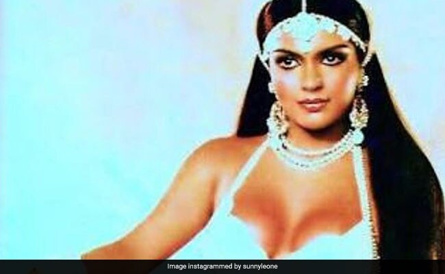Sonali Leone - Sunny Leone's Instagram Post Made Me Wonder: Are We Heading Into 2018 Or  1918?