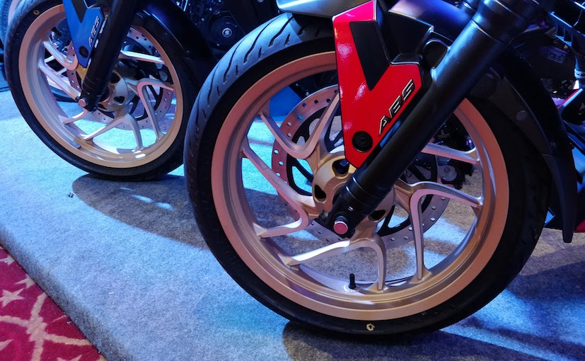 2018 bajaj dominar gold wheels