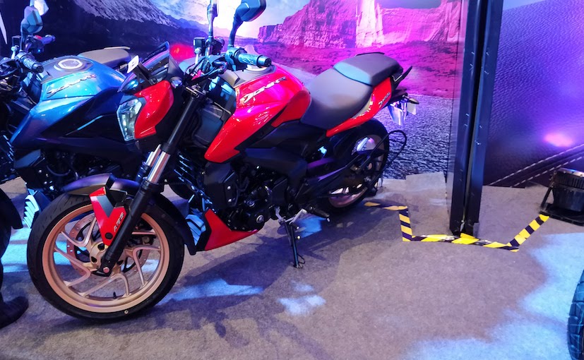 2018 bajaj dominar red