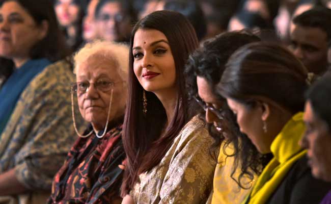 Aishwarya Rai Bachchan Receives First Ladies Award In Delhi. See Pics