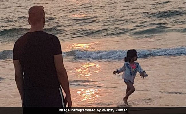 Seen This Pic Of Akshay Kumar And Daughter Nitara On The Beach Yet?