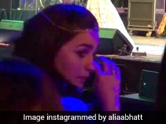 VIDEO: बेस्ट फ्रेंड की शादी में जमकर किया डांस, फिर बाद में रो पड़ीं आलिया भट्ट