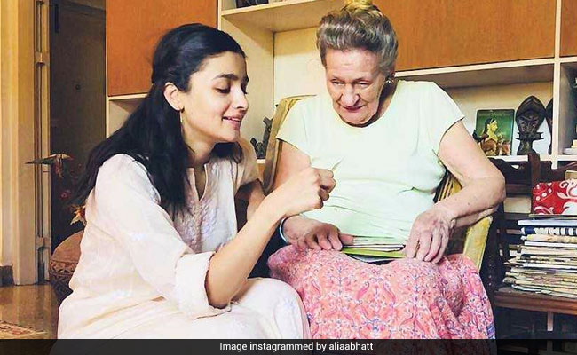 Alia Bhatt's Pic With Her Grandma Is Giving Us Feels