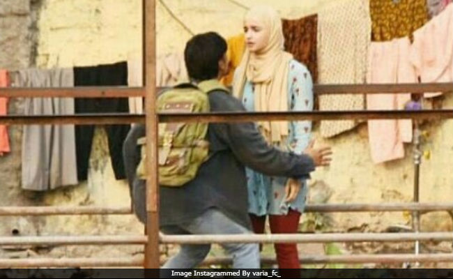 Pics Of Alia Bhatt And Ranveer Singh From <i>Gully Boy</i> Sets. Interesting Much?