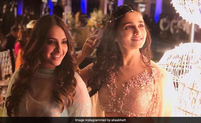 Alia Bhatt's Pics From Her Best Friend's <i>Shaadi</i> Are Winning The Internet