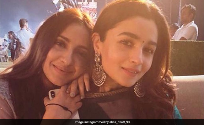 Seen This Pic Of Alia Bhatt With Her Friend From A Recent <I>Shaadi</i>?