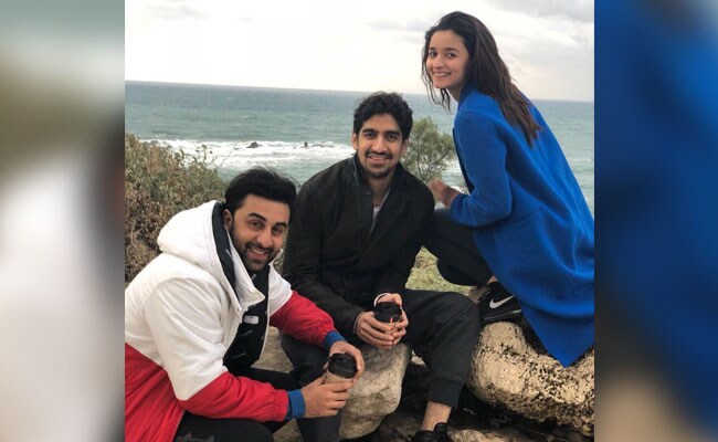 Brahmastra के लिए Israel पहुंचे रणबीर कपूर और आलिया भट्ट, कुछ इस तरह कर रहे तैयारियां Brahmastra के लिए Israel पहुंचे रणबीर कपूर और आलिया भट्ट, कुछ इस तरह कर रहे तैयारियां