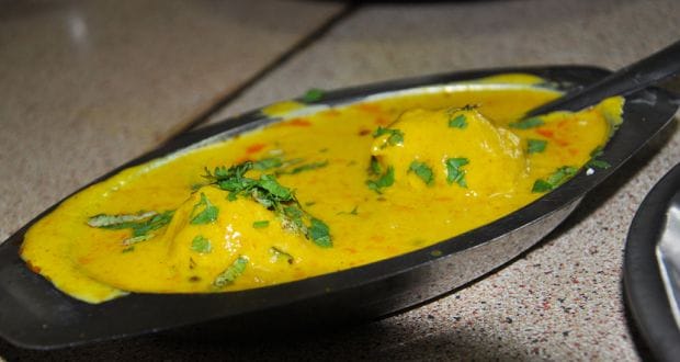 How to make delicious aloo kadhi at home
