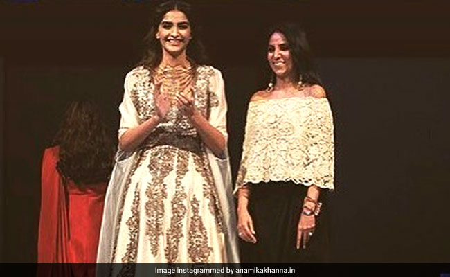 Lakme Fashion Week 2018: Anamika Khanna On Her Grand Finale Collection