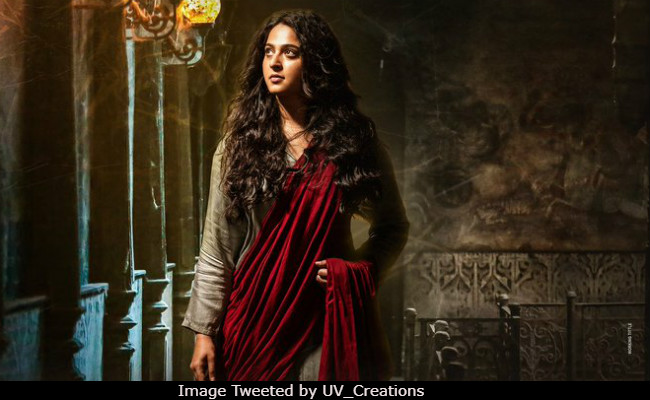 Anushka Shetty Welcomes New Year With This <I>Bhaagamathie</i> Poster