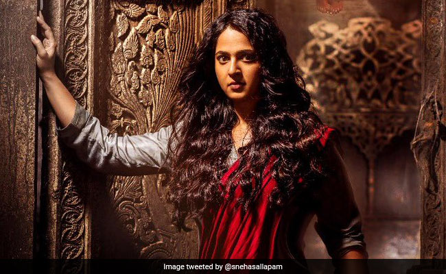 Bhaagamathie Trailer: रोंगटे खड़े कर देने वाले अंदाज में लौटी Baahubali की देवसेना Bhaagamathie Trailer: रोंगटे खड़े कर देने वाले अंदाज में लौटी Baahubali की देवसेना