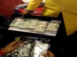 हवाला मामले में गिरफ्तार एयर होस्टेस और एजेंट दो दिन की न्यायिक हिरासत में हवाला मामले में गिरफ्तार एयर होस्टेस और एजेंट दो दिन की न्यायिक हिरासत में