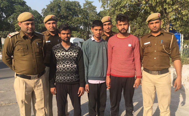 दिल्ली: लिफ्ट के बहाने सवारियों से लूटपाट करता था ये गैंग, पुलिस ने पकड़ा तो खुल गई पोल