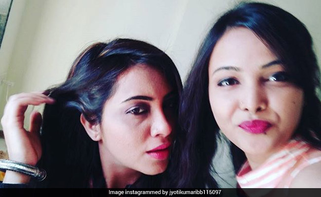 बिग बॉस की सीधी-सादी ज्योति हो गई बिंदास, अर्शी खान के साथ कुछ यूं की मस्ती, Video हुआ Viral