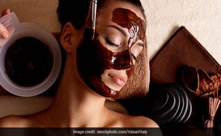 Here's How You Can Make Homemade Chocolate Face Pack