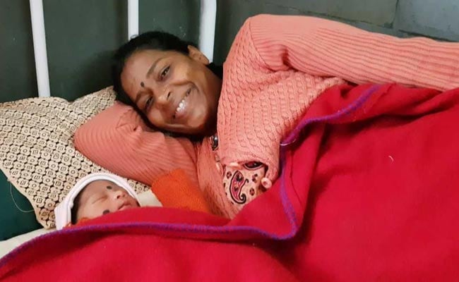 Bengaluru's First Girl Child Born In 2018 In Government Hospital Gets 5 Lakh From Mayor