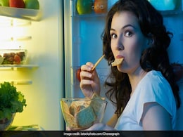 Weight Loss Tips: Does Eating Late At Night Cause Weight Gain? Weight Loss Tips: Does Eating Late At Night Cause Weight Gain?
