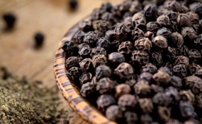 Study Links Black Pepper To Weight Loss: Here's How To Include More Kaali Mirch In Your Diet