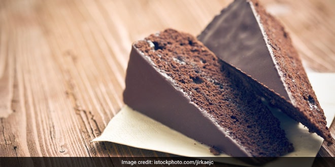 Featured image of post Steps to Make How To Make Chocolate Cake Moist