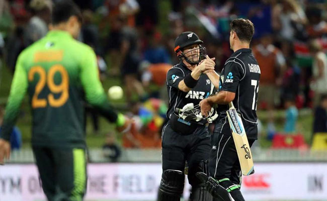 PAK vs NZ: न्‍यूजीलैंड के कॉलिन डि ग्रैंडहोम की तूफानी पारी, चौथे वनडे मैच में भी हारा पाकिस्‍तान