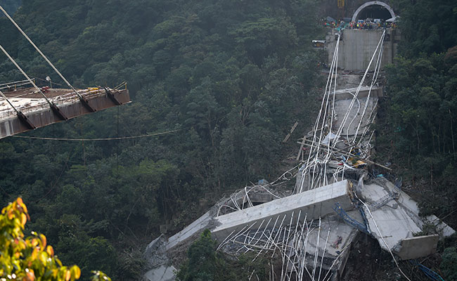 Bridge Collapse Kills 10 In Colombia