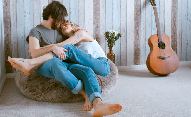 5 Questions You Need To Discuss Before Moving In With Your Partner