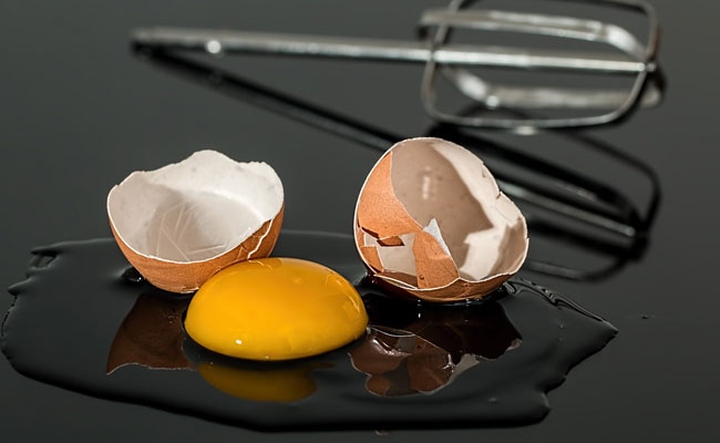 Woman Calls Ambulance Service... For A Cracked Egg