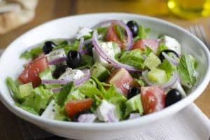 कुकंबर, ब्लैक ऑलिव और मिंट सैलेड Recipe