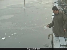 Srinagar At Minus 6 Degrees For Third Straight Day, Dal Lake Partially Frozen Srinagar At Minus 6 Degrees For Third Straight Day, Dal Lake Partially Frozen