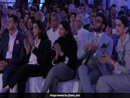 Viral Video: सगाई की खबरों के बीच Deepika Padukone की फैमिली के साथ दिखे Ranveer Singh Viral Video: सगाई की खबरों के बीच Deepika Padukone की फैमिली के साथ दिखे Ranveer Singh