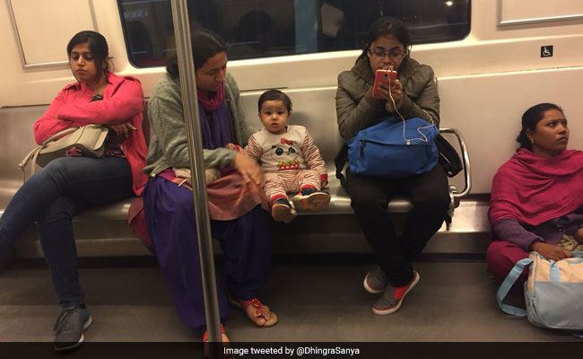 Viral Photo: मां-बेटा दोनों सीट पर विराजमान, लेकिन नैनी को बिठाया मेट्रो के फर्श पर