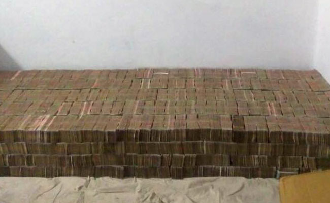 'Bed Of Cash': Nearly Rs 100 Crore In Banned Notes At Kanpur Home