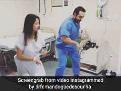 अस्पताल में ये डॉक्टर करता है प्रेग्नेंट लड़कियों के साथ डांस, देखें वायरल वीडियो
