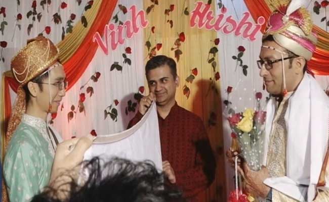 Us Based Indian Engineer Hrishi Sathawane Marries Gay Partner