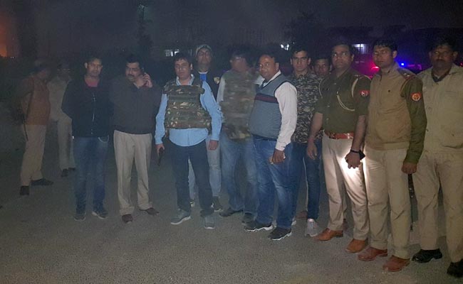 नोएडा में रंगदारी मांगने आए गैंग की पुलिस से मुठभेड़, 2 बदमाशों को लगी गोली